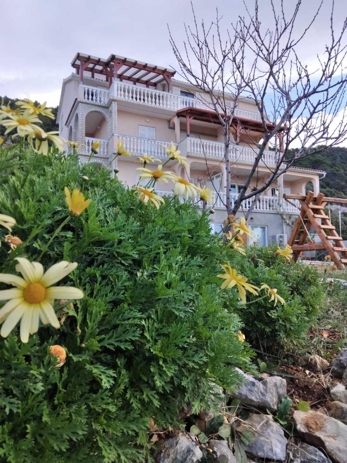 Mundanije Apartments Panorama View Zeljko Scerbe מראה חיצוני תמונה