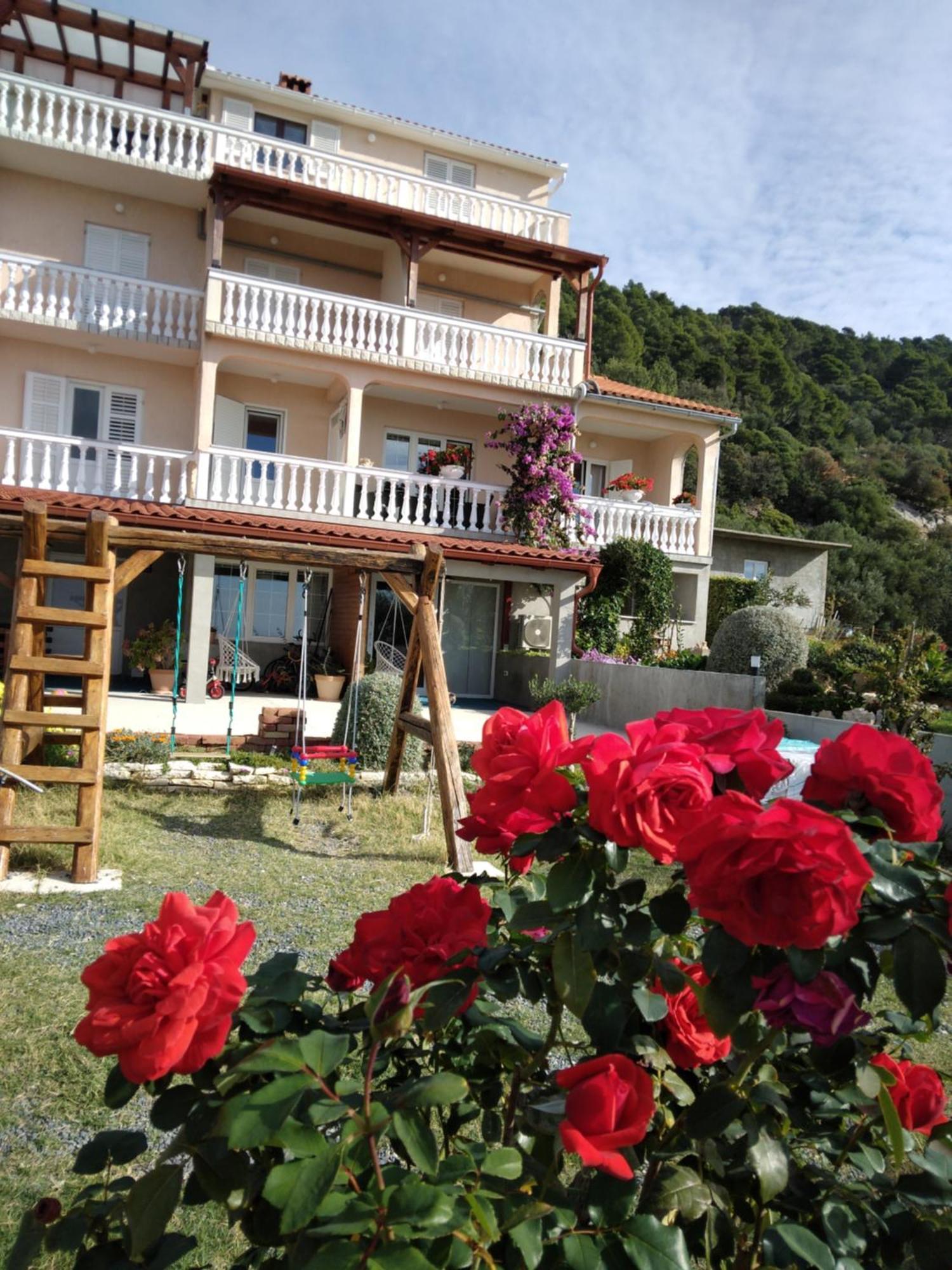 Mundanije Apartments Panorama View Zeljko Scerbe מראה חיצוני תמונה